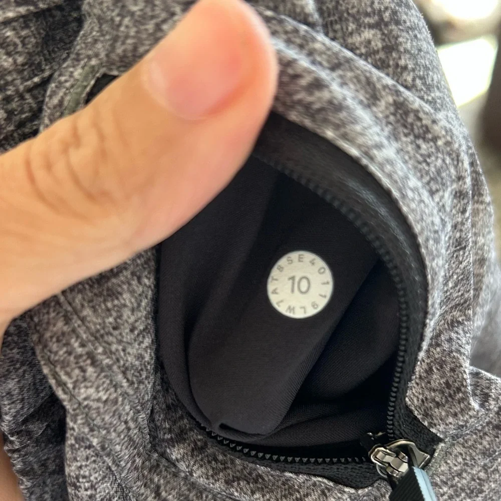 Lululemon Tracker Short V *4" Heather Lux Multi‎ Black SZ 10 - Picture 7 of 8